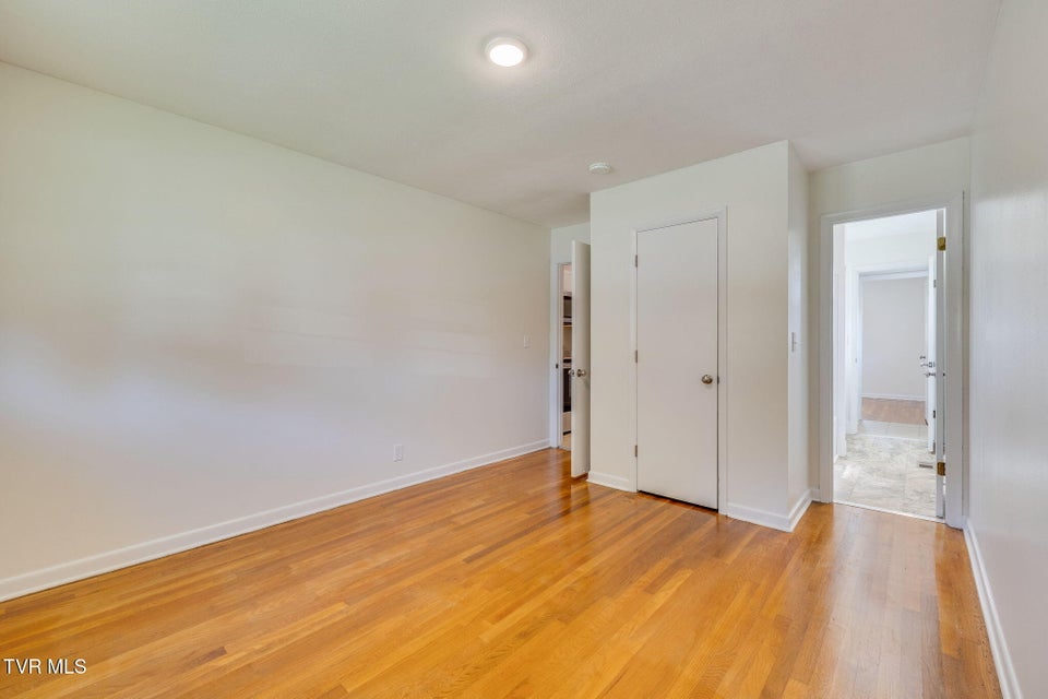 Photo #13: 908 Hillcrest Drive