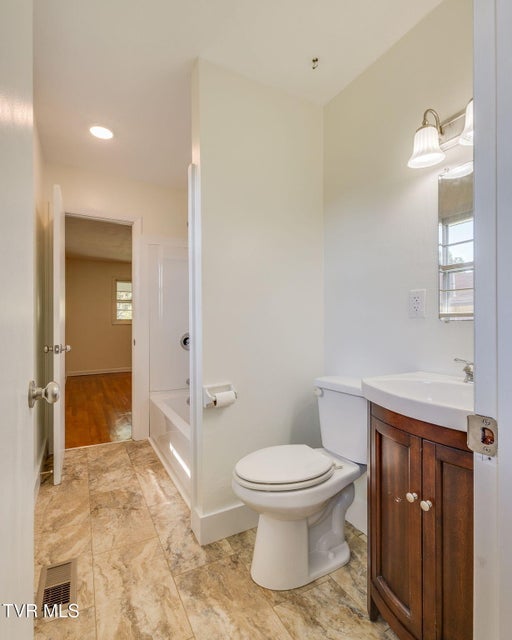 Photo #16: 908 Hillcrest Drive