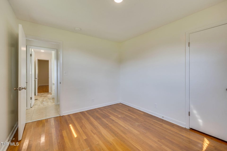 Photo #18: 908 Hillcrest Drive