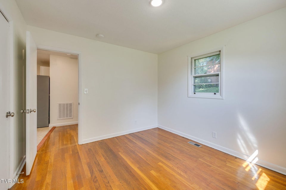 Photo #21: 908 Hillcrest Drive