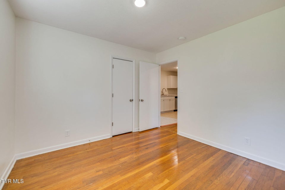 Photo #22: 908 Hillcrest Drive