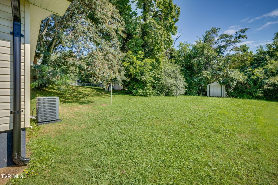 Photo #23: 908 Hillcrest Drive