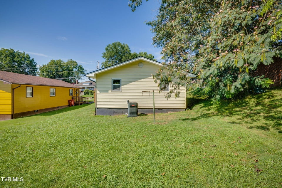 Photo #24: 908 Hillcrest Drive