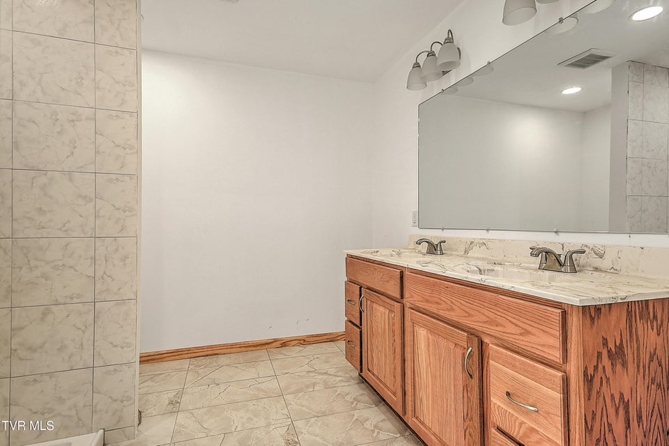 Photo #19: 512 Norris Rd ( Bridle Path) Road
