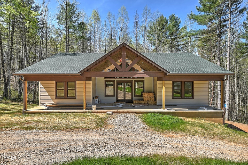 Photo #4: 512 Norris Rd ( Bridle Path) Road