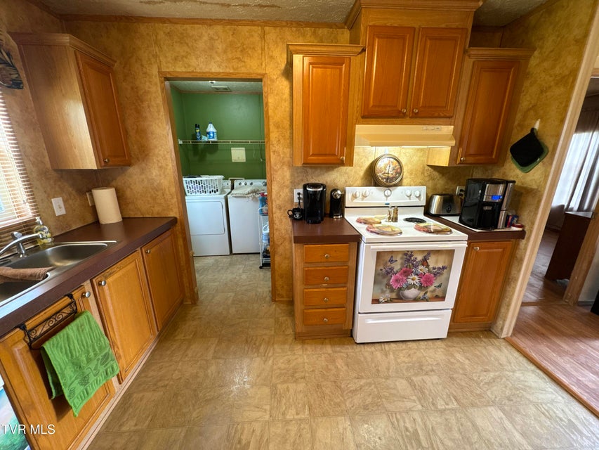 Photo #7: 158 North Drive