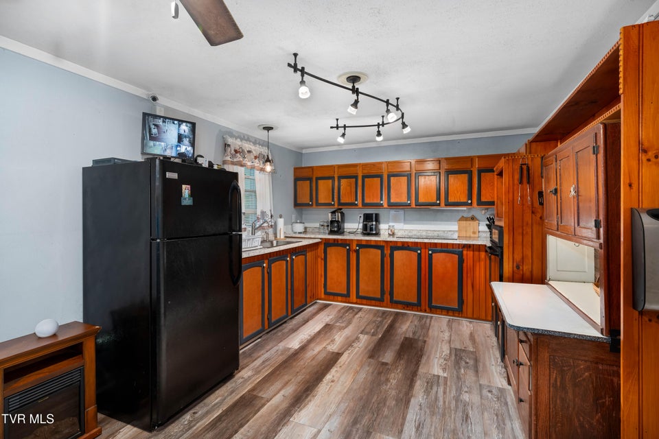 Photo #16: 2121 Shingletown Road