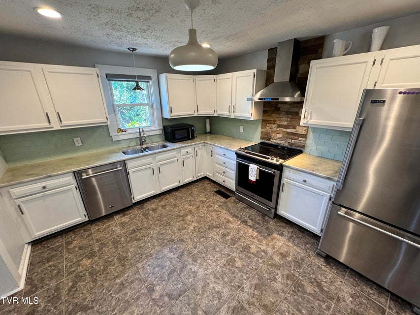 Photo #8: 146 Park Drive