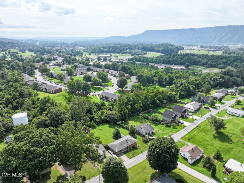 Photo #11: 400 Kaywood Avenue