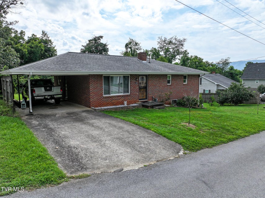 Photo #13: 400 Kaywood Avenue