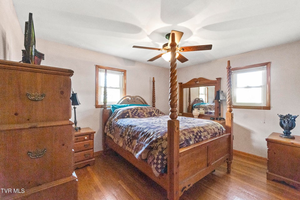 Photo #9: 400 Kaywood Avenue