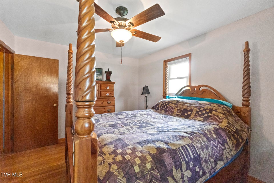 Photo #29: 400 Kaywood Avenue