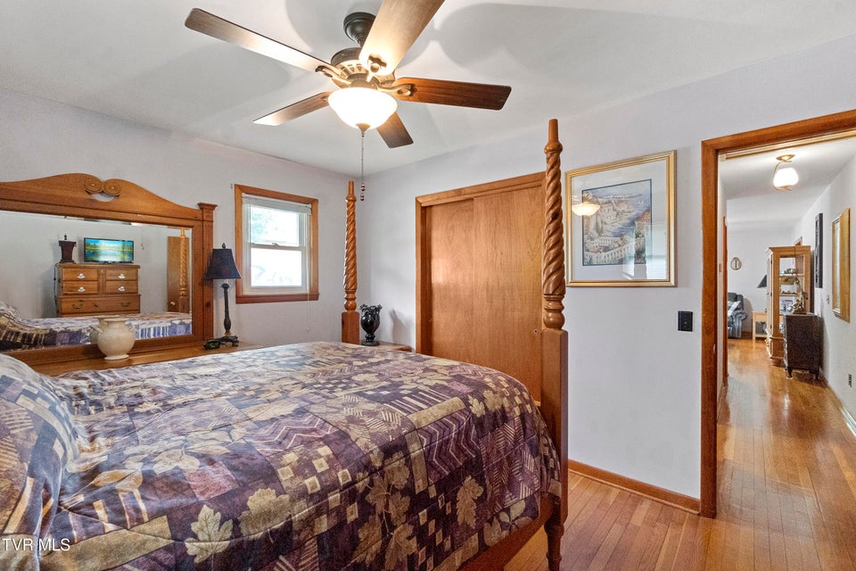 Photo #30: 400 Kaywood Avenue