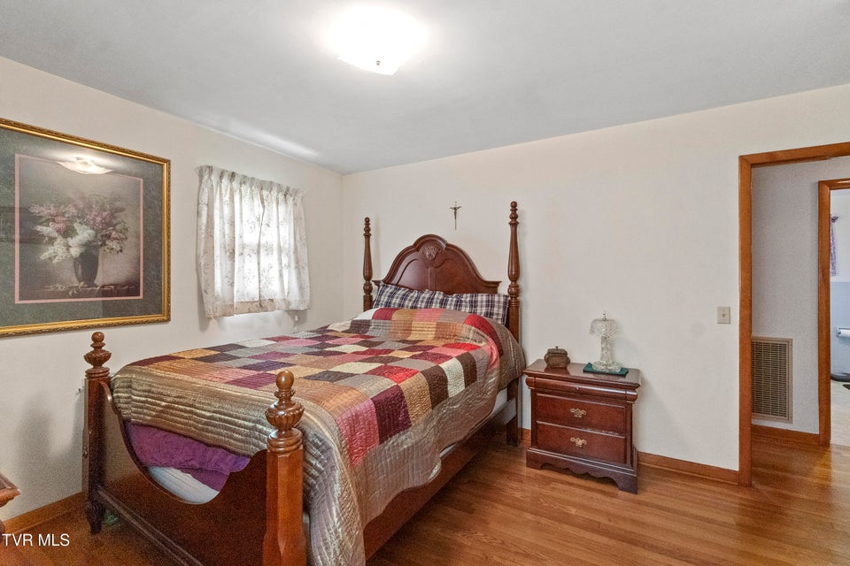 Photo #32: 400 Kaywood Avenue
