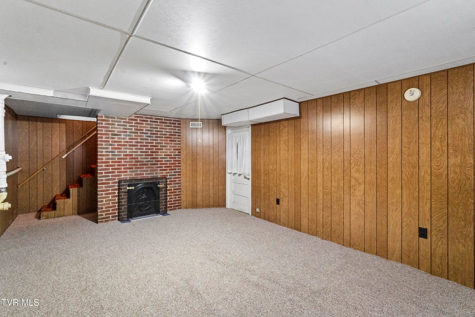 Photo #7: 400 Kaywood Avenue