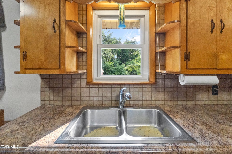 Photo #40: 400 Kaywood Avenue