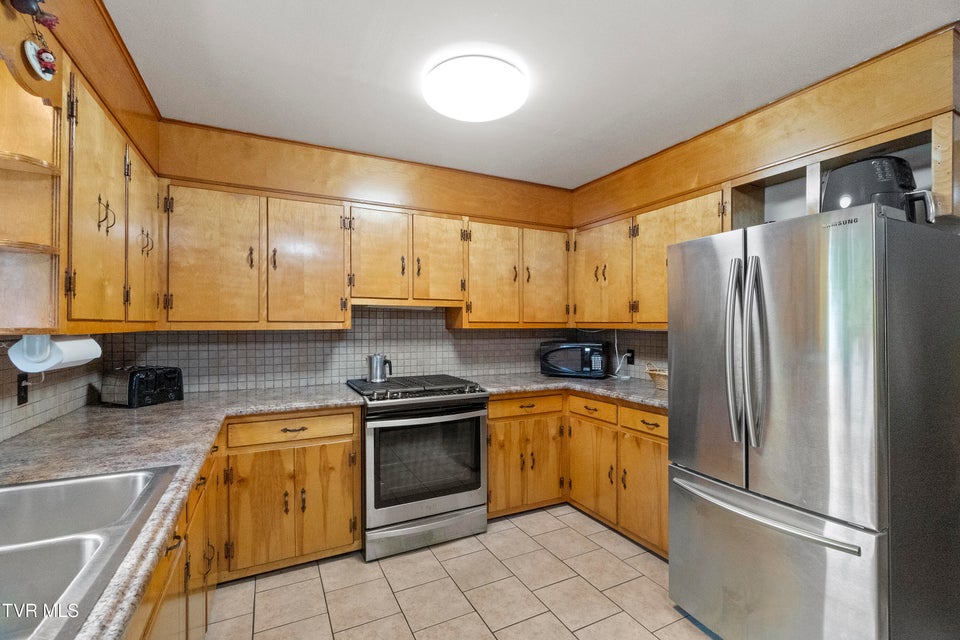 Photo #4: 400 Kaywood Avenue