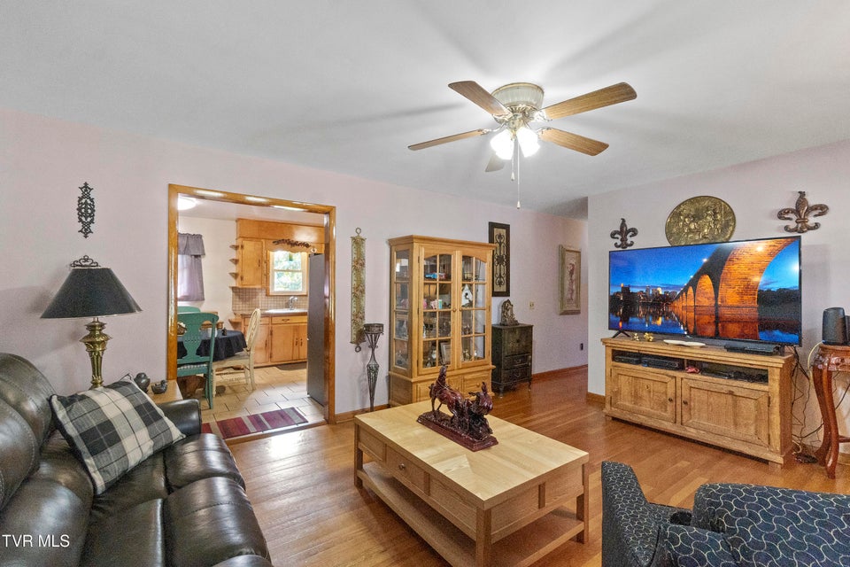 Photo #3: 400 Kaywood Avenue