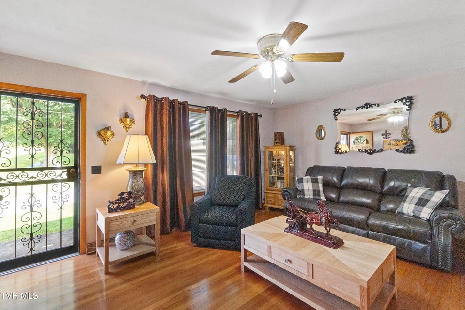 Photo #6: 400 Kaywood Avenue