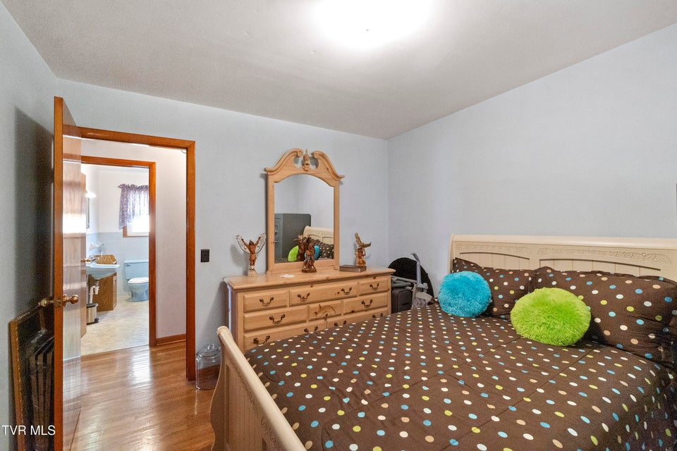 Photo #8: 400 Kaywood Avenue
