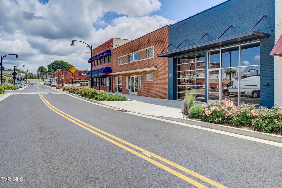Photo #3: 331 Walnut Street
