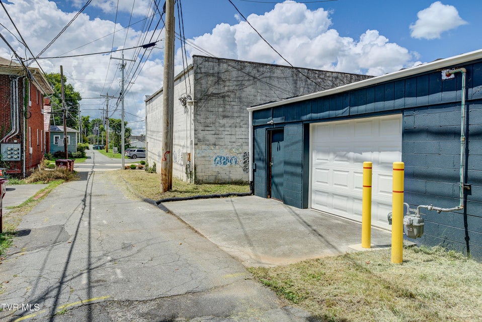 Photo #18: 331 Walnut Street