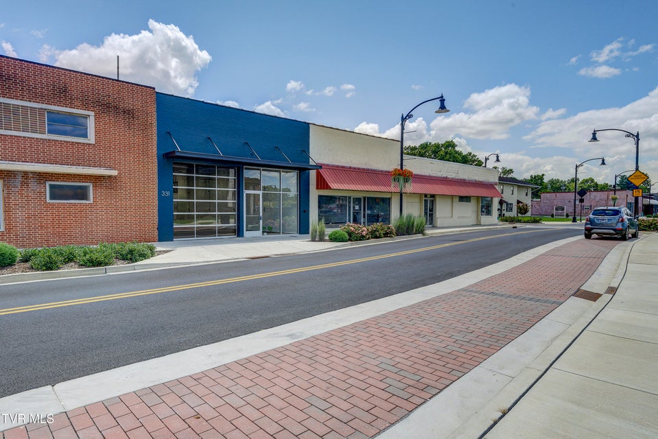 Photo #11: 331 Walnut Street