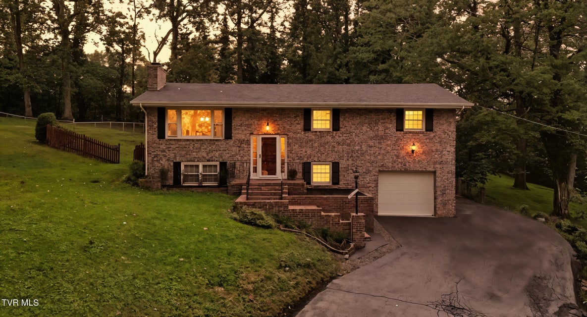 Photo #2: 308 Cardinal Lane