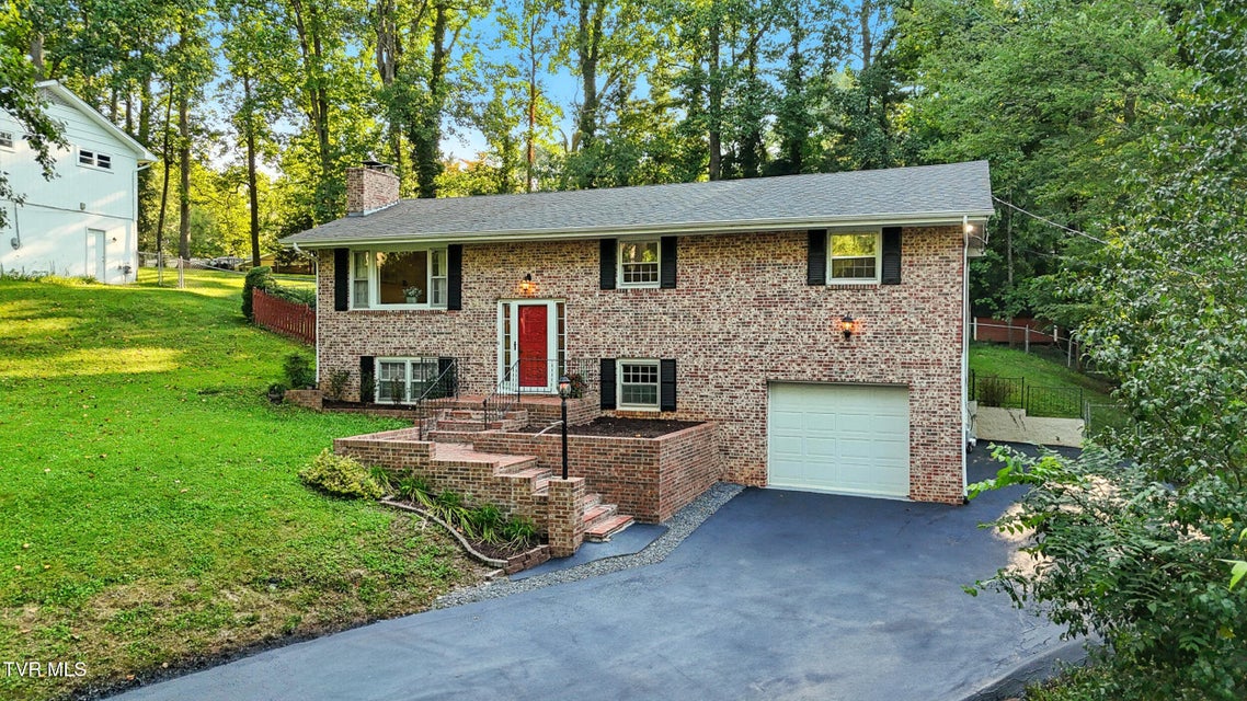 Photo #3: 308 Cardinal Lane