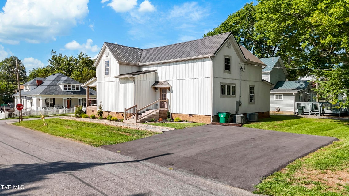 Photo #5: 400 4th North Street