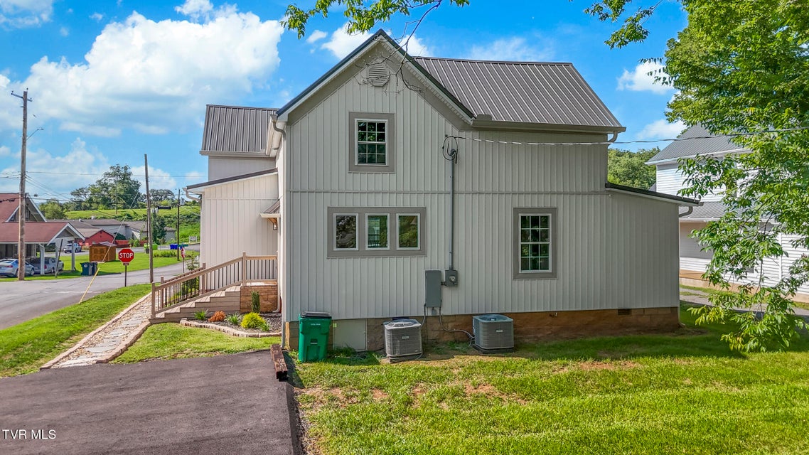 Photo #7: 400 4th North Street