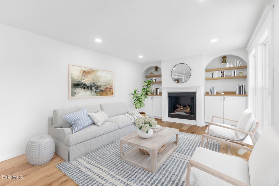 Photo #26: 400 4th North Street