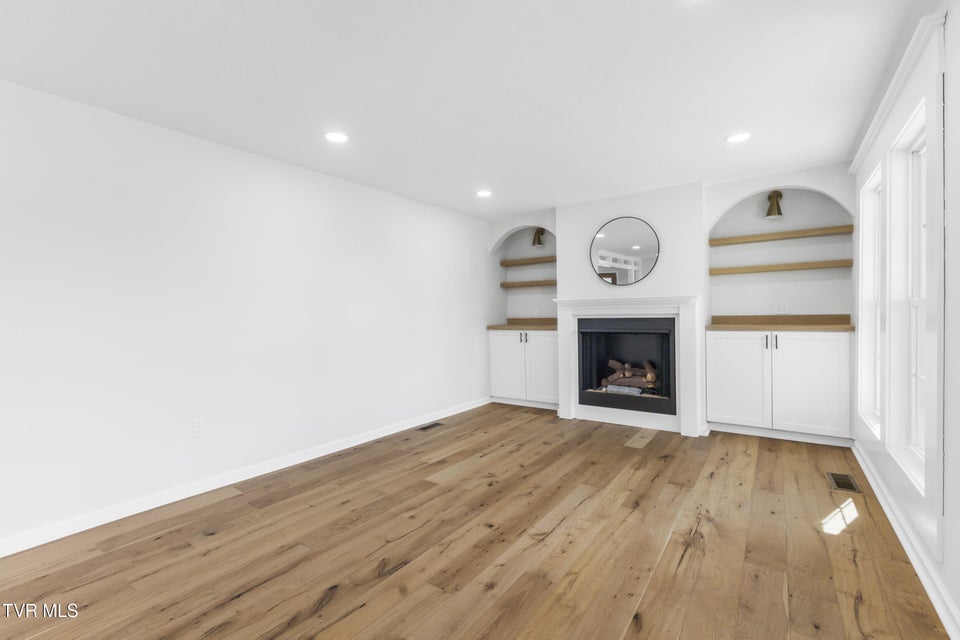 Photo #27: 400 4th North Street