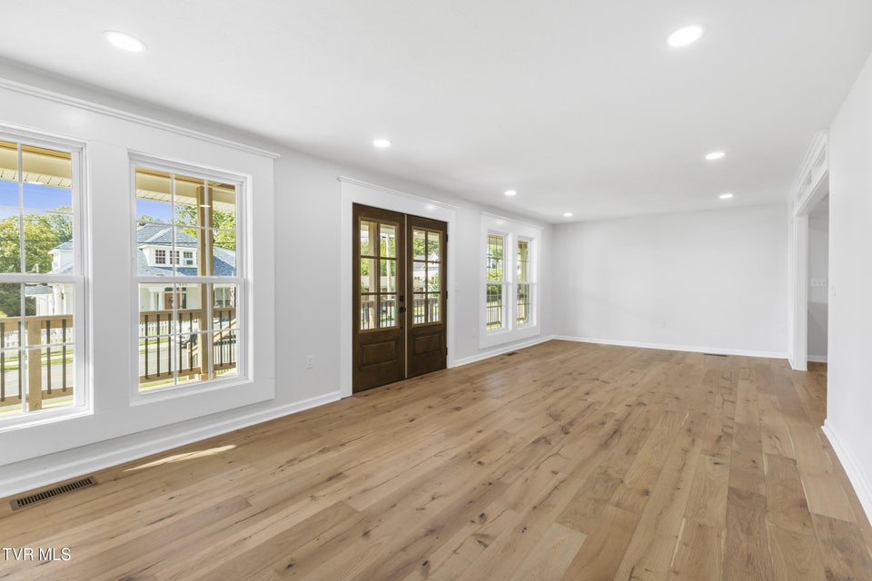 Photo #29: 400 4th North Street