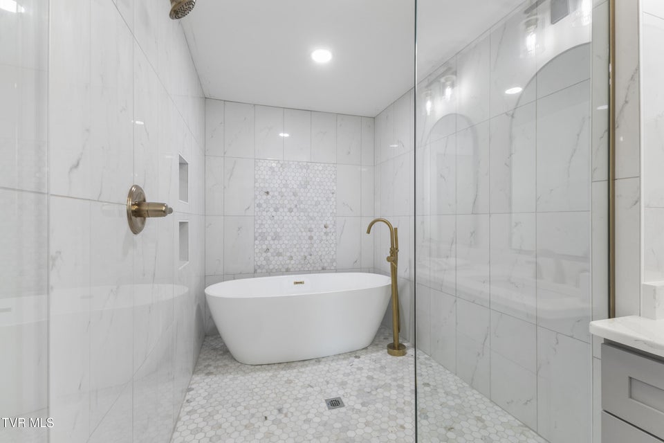 Photo #39: 400 4th North Street