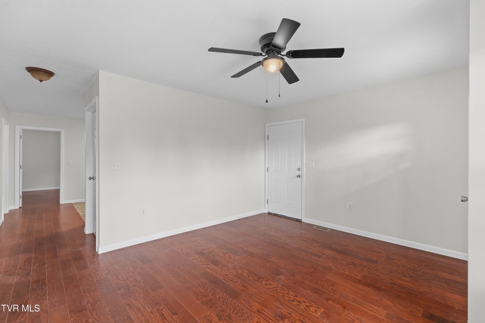 Photo #6: 403 Pine Street