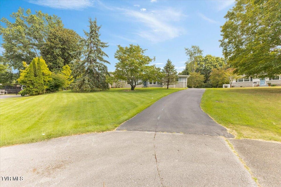 Photo #4: 1315 Lynnwood Drive