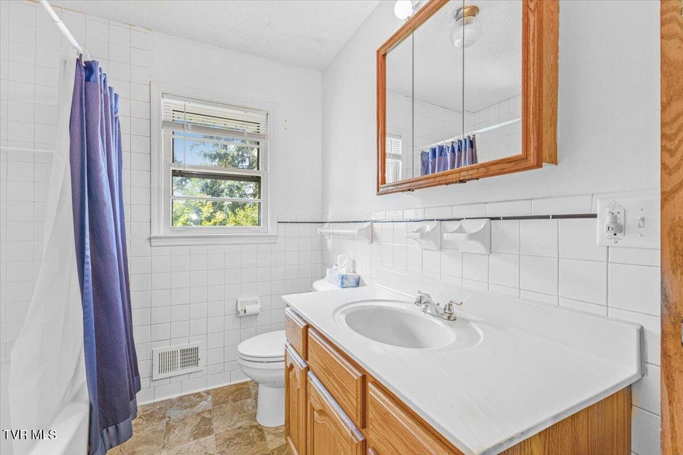 Photo #17: 1315 Lynnwood Drive