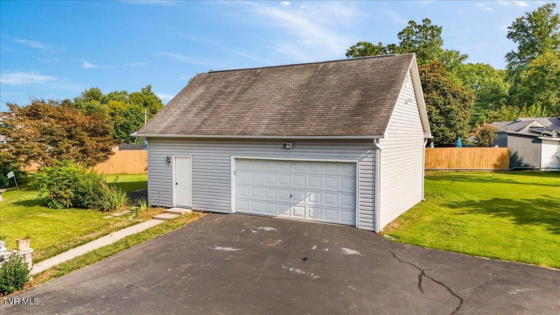 Photo #34: 1315 Lynnwood Drive