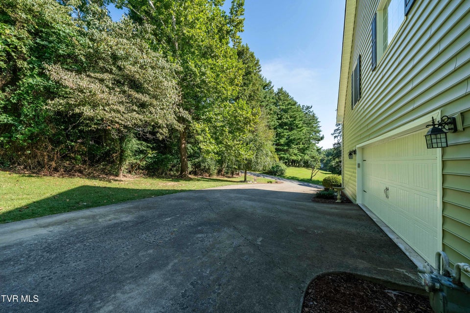 Photo #51: 305 Fieldcrest Road