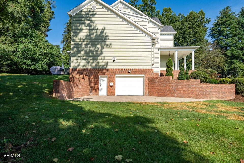 Photo #57: 305 Fieldcrest Road