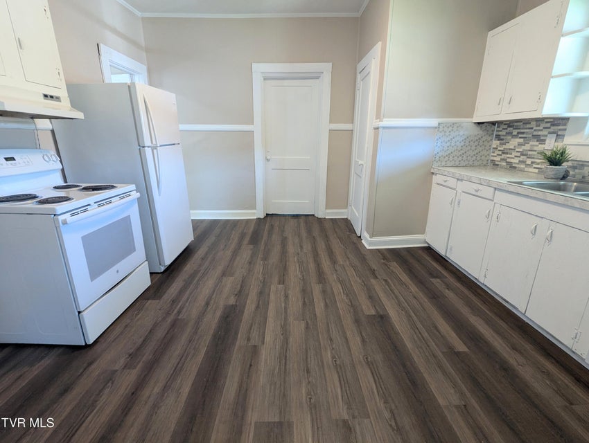 Photo #3: 900 Grover Street