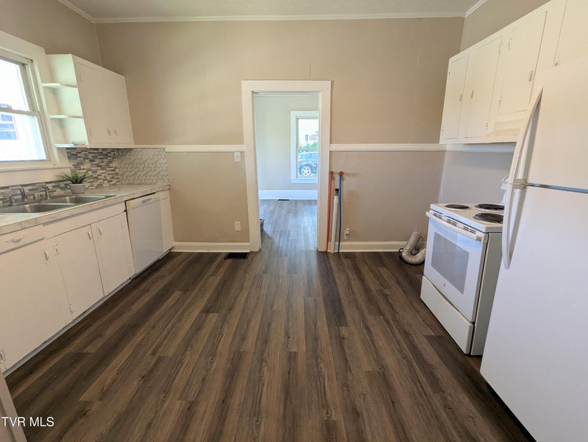 Photo #4: 900 Grover Street