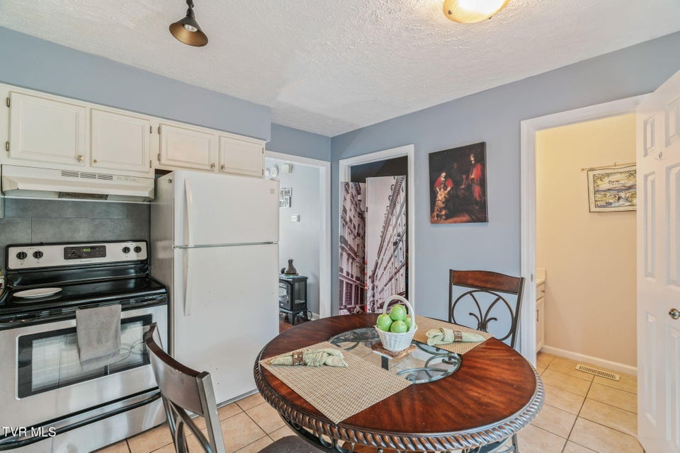 Photo #10: 4007 Heather Court