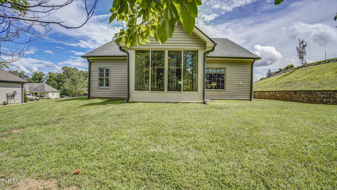 Photo #5: 465 Grovemont Place