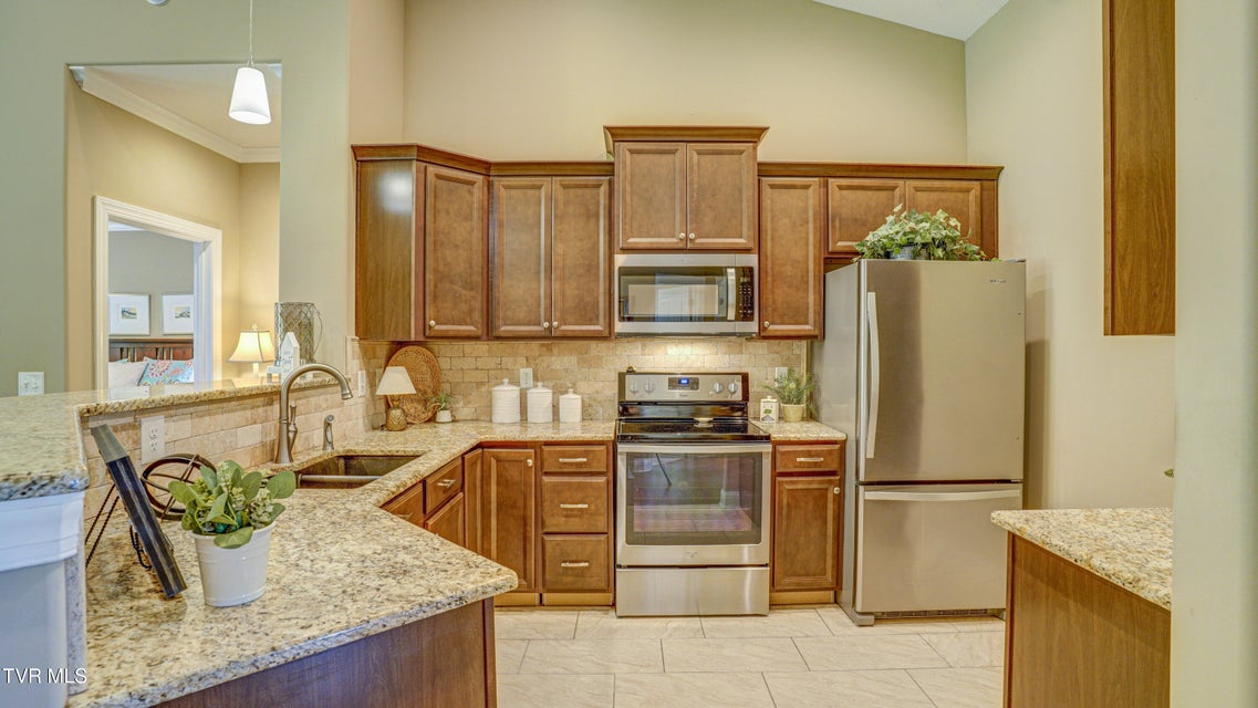 Photo #10: 465 Grovemont Place