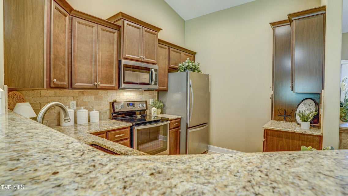 Photo #12: 465 Grovemont Place