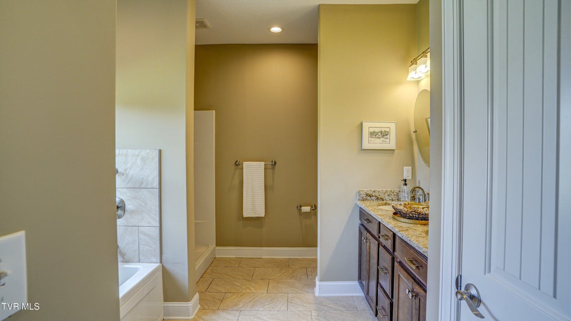 Photo #28: 465 Grovemont Place