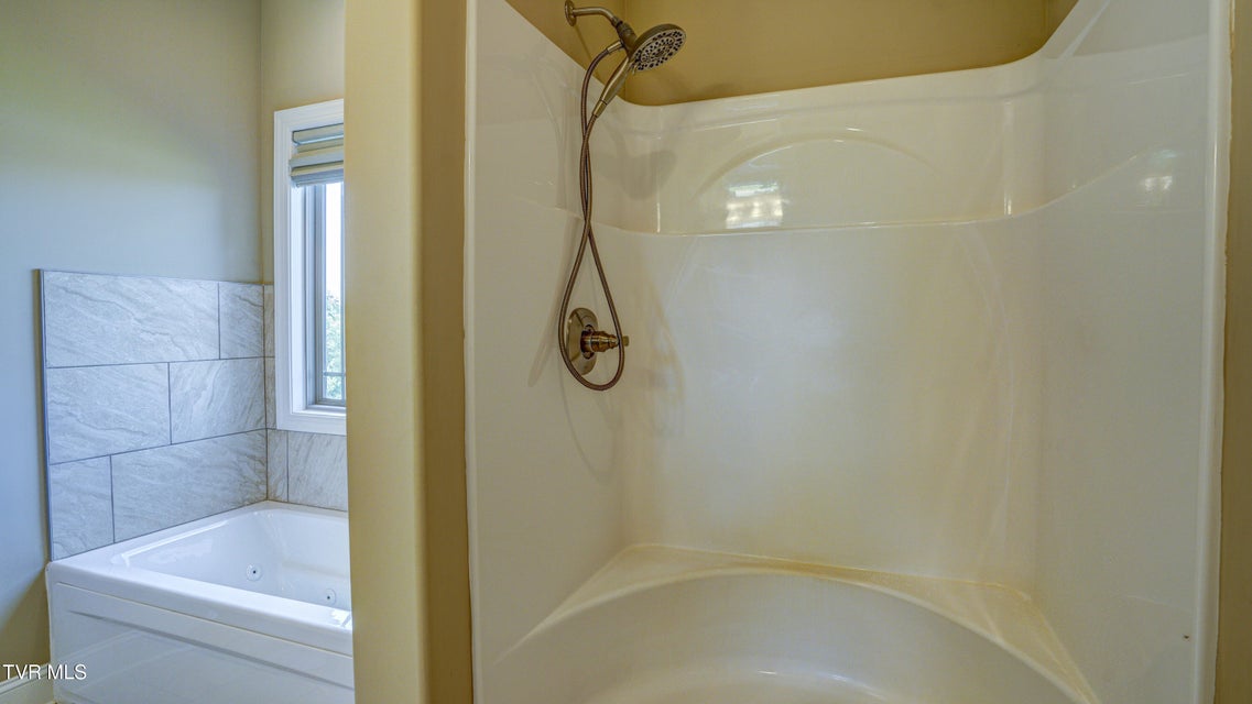 Photo #31: 465 Grovemont Place