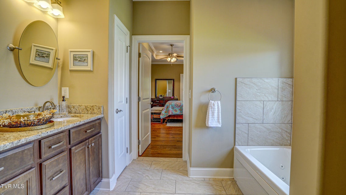 Photo #32: 465 Grovemont Place